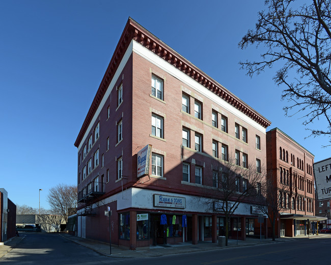 15 N Main St in Attleboro, MA - Foto de edificio - Building Photo