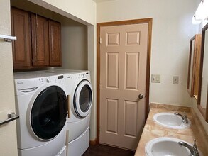 20620 Scenic Dr, Unit B in Chugiak, AK - Building Photo - Building Photo