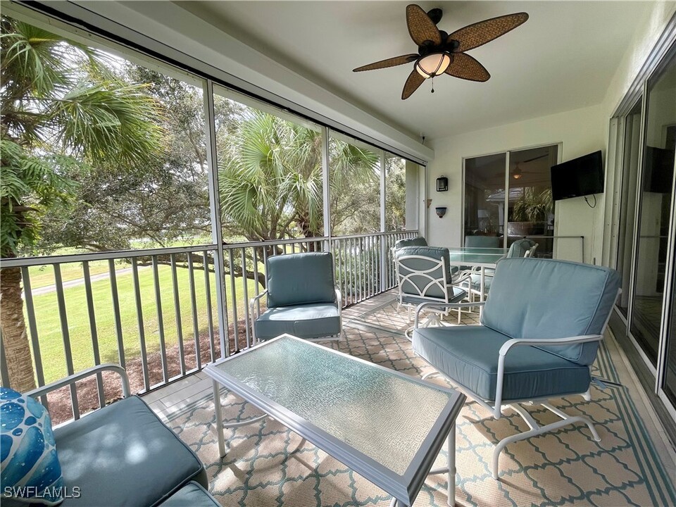9211 Palmetto Ridge Dr in Bonita Springs, FL - Foto de edificio