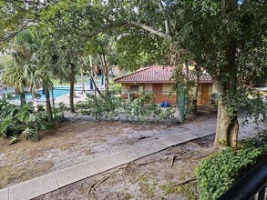 10725 Cleary Blvd, Unit 206 in Plantation, FL - Foto de edificio - Building Photo