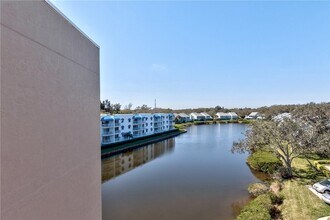 6061 N River Run Dr in Sebastian, FL - Foto de edificio - Building Photo