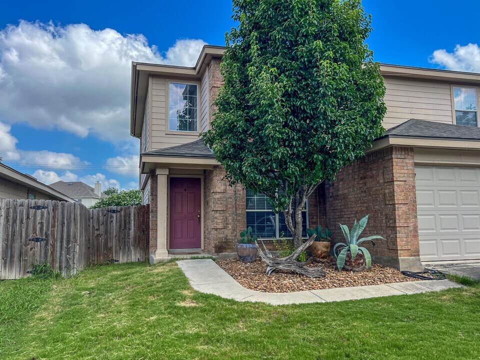 218 Val Verde Dr in New Braunfels, TX - Building Photo