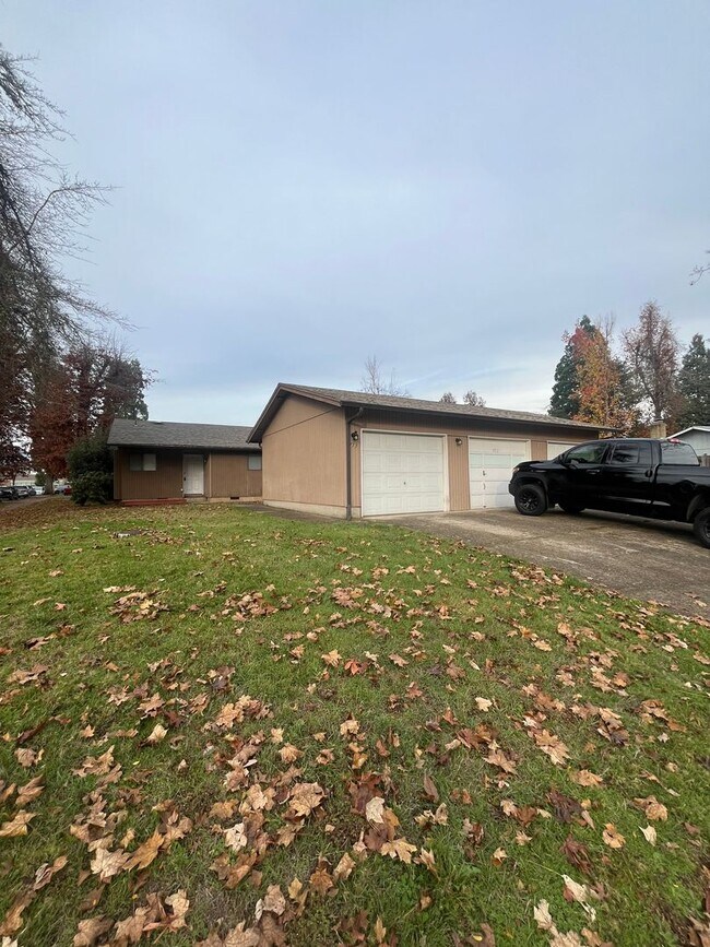 773 64th St in Springfield, OR - Building Photo - Building Photo