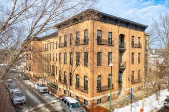 334-344 W Menomonee St in Chicago, IL - Building Photo - Primary Photo