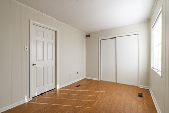 Sundance Townhomes in Jonesboro, AR - Building Photo - Interior Photo