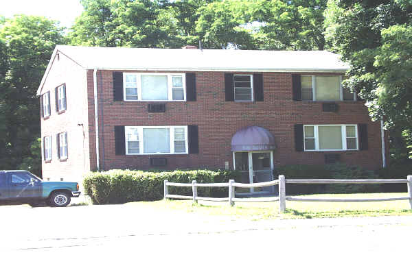 Randolph Village in Randolph, MA - Foto de edificio