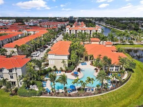 10170 SW 7th St, Unit 25-102 in Pembroke Pines, FL - Building Photo - Building Photo
