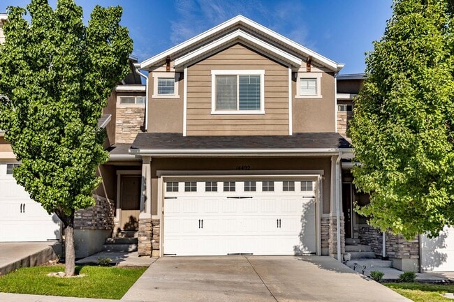 property at 14492 S Edgemere Dr