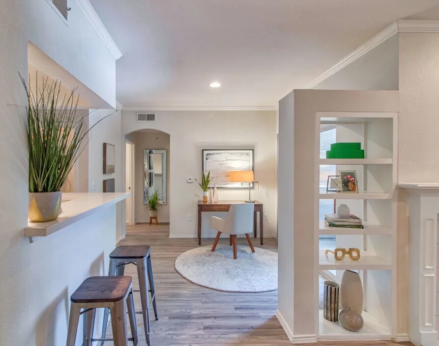 10043 N Capital of Texas Hwy in Austin, TX - Building Photo
