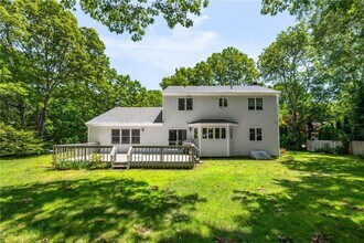 80 Elderberry Ln in South Kingstown, RI - Foto de edificio - Building Photo