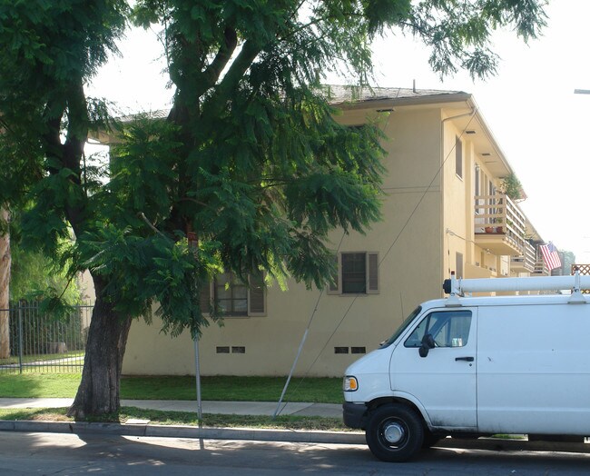514 E Wellington Ave in Santa Ana, CA - Foto de edificio - Building Photo