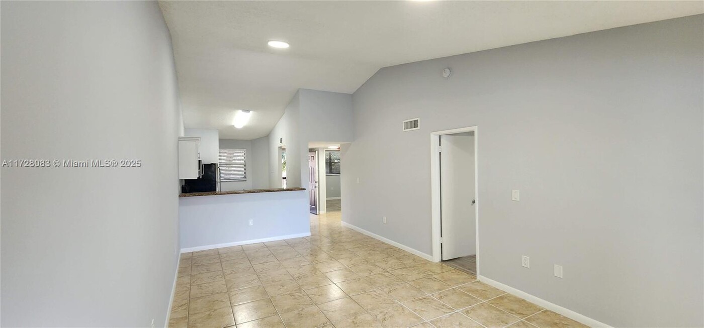 9975 Nob Hill Ln in Sunrise, FL - Building Photo