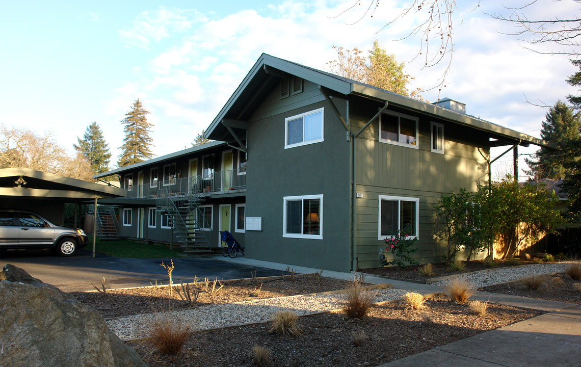 108 Fitch St in Healdsburg, CA - Building Photo