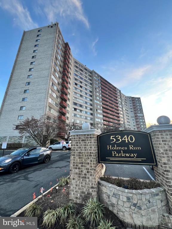 property at 5340 Holmes Run Pkwy