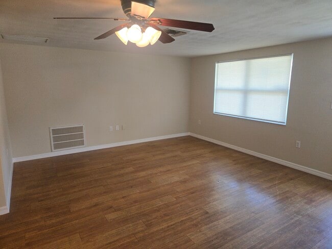 7725 Dale Dr in Port Richey, FL - Building Photo - Building Photo