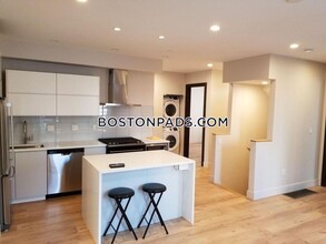 31 Buttonwood St in Boston, MA - Building Photo - Building Photo