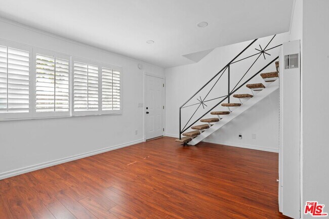 2109 S Marvin Ave in Los Angeles, CA - Building Photo - Building Photo