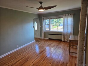 220 Raff Ave in Mineola, NY - Foto de edificio - Building Photo