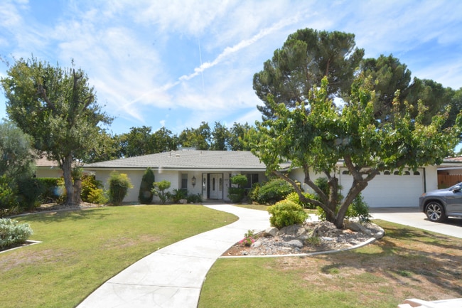 6017 Friant Dr in Bakersfield, CA - Building Photo - Building Photo