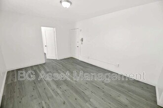 2039 MacArthur Blvd in Oakland, CA - Building Photo - Building Photo