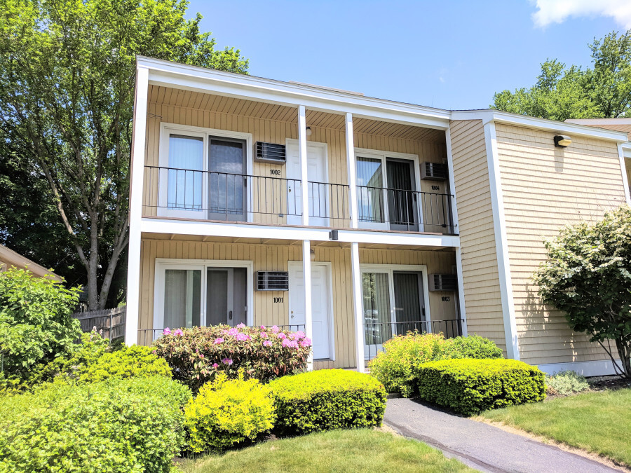 1002 Cocheco Ct in Dover, NH - Building Photo