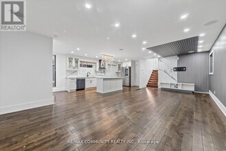 14 Pineslope Crescent in Toronto, ON - Building Photo - Building Photo