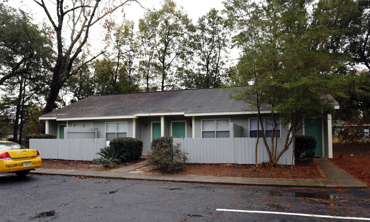 Regency Oaks Apartments in Pensacola, FL - Building Photo