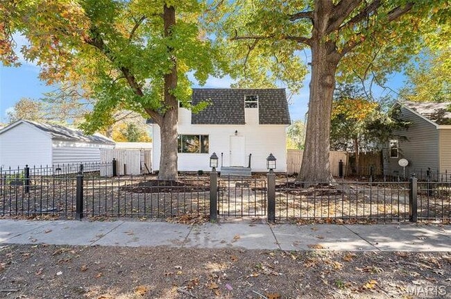 2109 S 3rd St in Fayetteville, IL - Building Photo - Building Photo