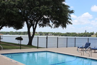 Lakeshore Apartments in Granbury, TX - Building Photo - Building Photo