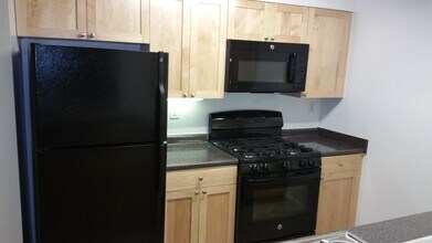 22 Waterfall Dr, Unit L in Canton, MA - Building Photo - Building Photo