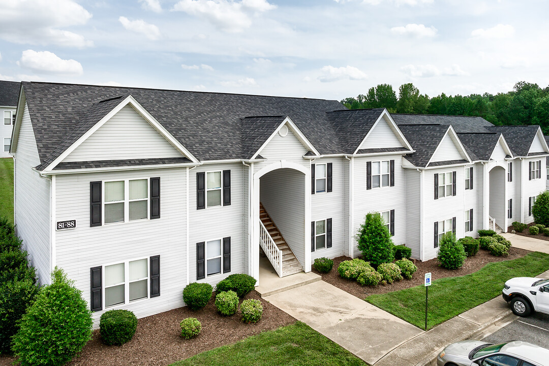 Cloisters of Mount Holly Apartment Homes in Mount Holly, NC - Building Photo