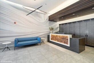 303 W Ohio St in Chicago, IL - Foto de edificio - Building Photo