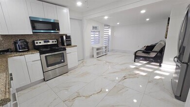 96 Avenue B in Key Largo, FL - Building Photo - Building Photo