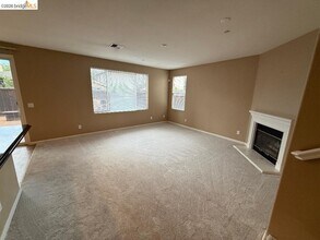 981 Finn Way in Brentwood, CA - Building Photo - Building Photo