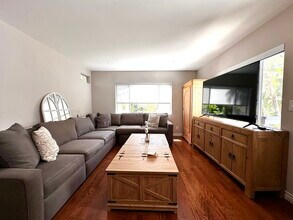 4447 Saltillo St in Los Angeles, CA - Building Photo - Building Photo