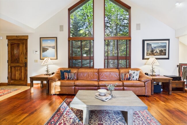 property at 593 Meadowood Dr
