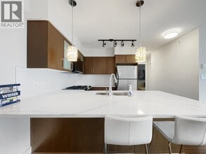 8068 Westminster Hwy in Richmond, BC - Building Photo - Building Photo