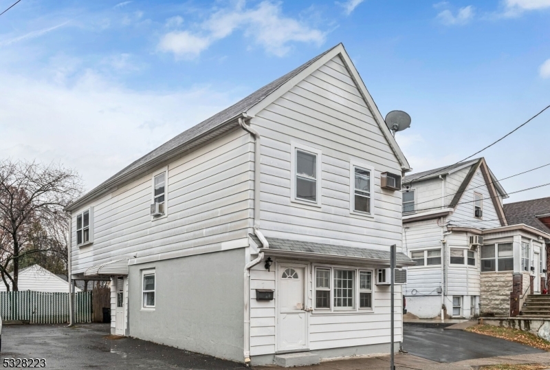 7 Huron Ave in Clifton, NJ - Building Photo