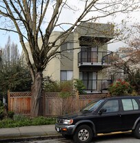 1035 W 13th Ave in Vancouver, BC - Building Photo