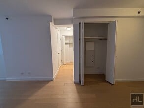 East 39th Street, Unit 19A in New York, NY - Foto de edificio - Building Photo