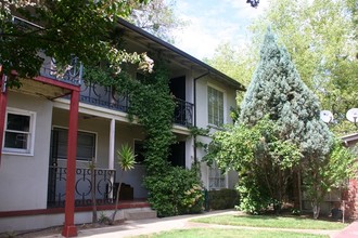 Garden Villa Apartments in Sacramento, CA - Foto de edificio - Building Photo