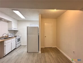 1706 N Interstate 35 in San Marcos, TX - Building Photo - Building Photo