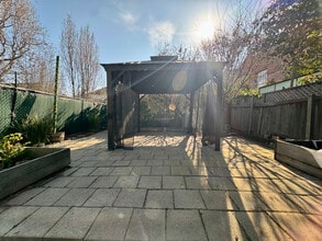 695 30th St in Oakland, CA - Building Photo - Building Photo