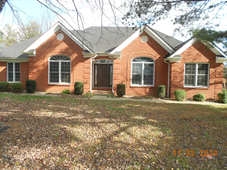 149 Castleton Dr in Bardstown, KY - Building Photo