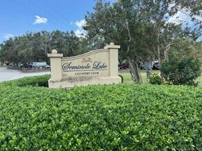 6700 Burning Tree Dr in Seminole, FL - Building Photo - Building Photo