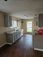 421 Kirkwood Dr in Lewisville, TX - Foto de edificio - Building Photo