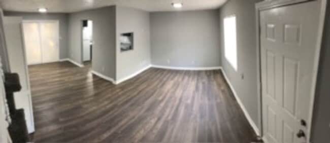 property at 2055 Lenoa Ln