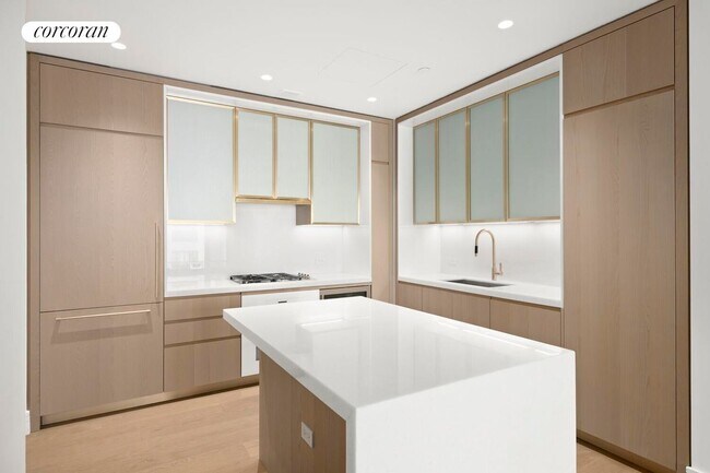 201 E 74th St in New York, NY - Building Photo - Building Photo