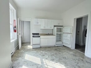 4620 Wayne Ave, Unit Apt #2 in Philadelphia, PA - Foto de edificio - Building Photo