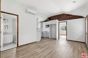 2163 W 27th St in Los Angeles, CA - Building Photo